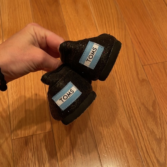 Toms Classics Black Glitter Womens Shoes - Picture 4 of 5